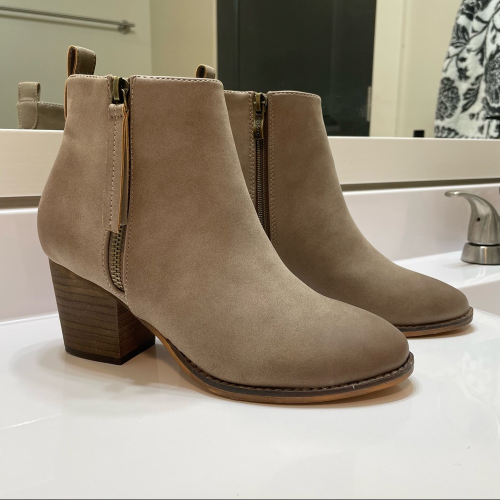 ARider Girl Stacked Leather Heel